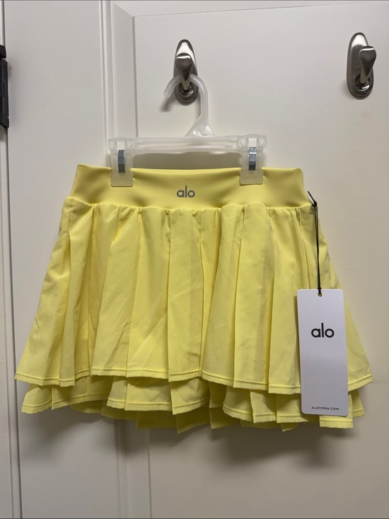 ALO Yoga Dresses & Skirts - ALO Yoga Yellow Layered Pleated Skort